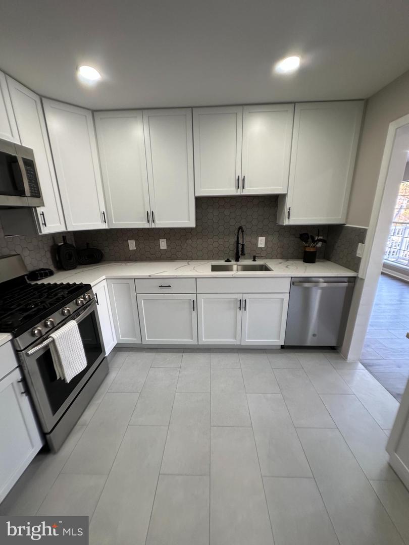 8205 CROSSBROOK CT #201, LORTON, Virginia 22079, 2 Bedrooms Bedrooms, ,1 BathroomBathrooms,Residential,For sale,8205 CROSSBROOK CT #201,VAFX2275818 MLS # VAFX2275818