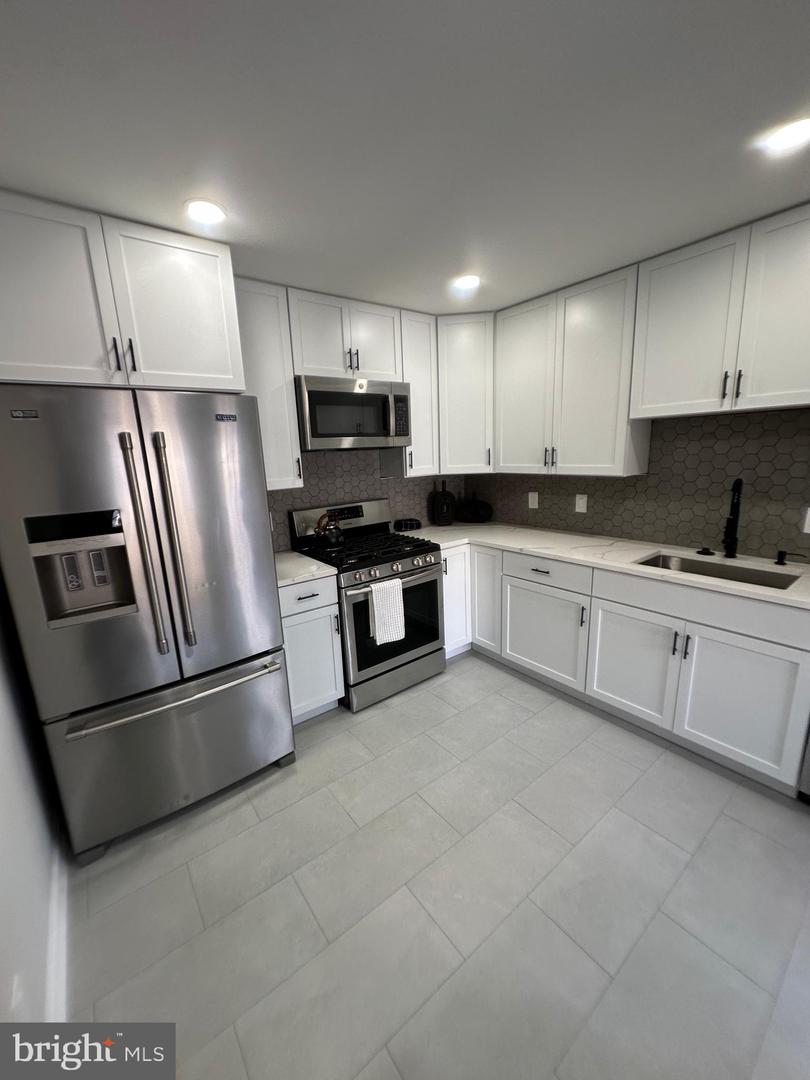 8205 CROSSBROOK CT #201, LORTON, Virginia 22079, 2 Bedrooms Bedrooms, ,1 BathroomBathrooms,Residential,For sale,8205 CROSSBROOK CT #201,VAFX2275818 MLS # VAFX2275818