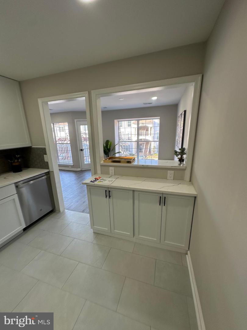 8205 CROSSBROOK CT #201, LORTON, Virginia 22079, 2 Bedrooms Bedrooms, ,1 BathroomBathrooms,Residential,For sale,8205 CROSSBROOK CT #201,VAFX2275818 MLS # VAFX2275818