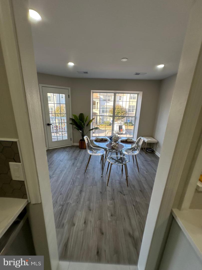8205 CROSSBROOK CT #201, LORTON, Virginia 22079, 2 Bedrooms Bedrooms, ,1 BathroomBathrooms,Residential,For sale,8205 CROSSBROOK CT #201,VAFX2275818 MLS # VAFX2275818