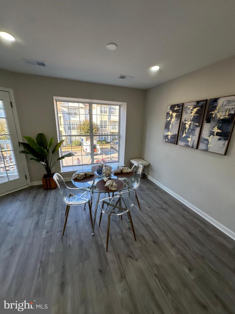 8205 CROSSBROOK CT #201, LORTON, Virginia 22079, 2 Bedrooms Bedrooms, ,1 BathroomBathrooms,Residential,For sale,8205 CROSSBROOK CT #201,VAFX2275818 MLS # VAFX2275818