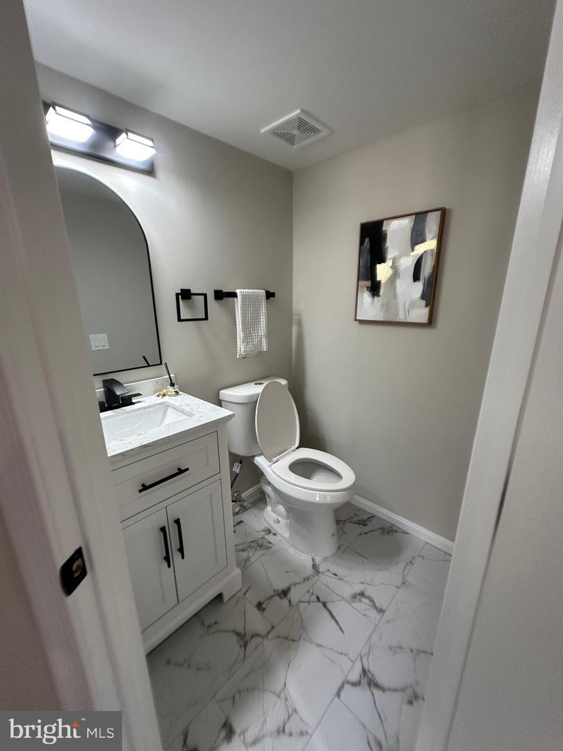 8205 CROSSBROOK CT #201, LORTON, Virginia 22079, 2 Bedrooms Bedrooms, ,1 BathroomBathrooms,Residential,For sale,8205 CROSSBROOK CT #201,VAFX2275818 MLS # VAFX2275818