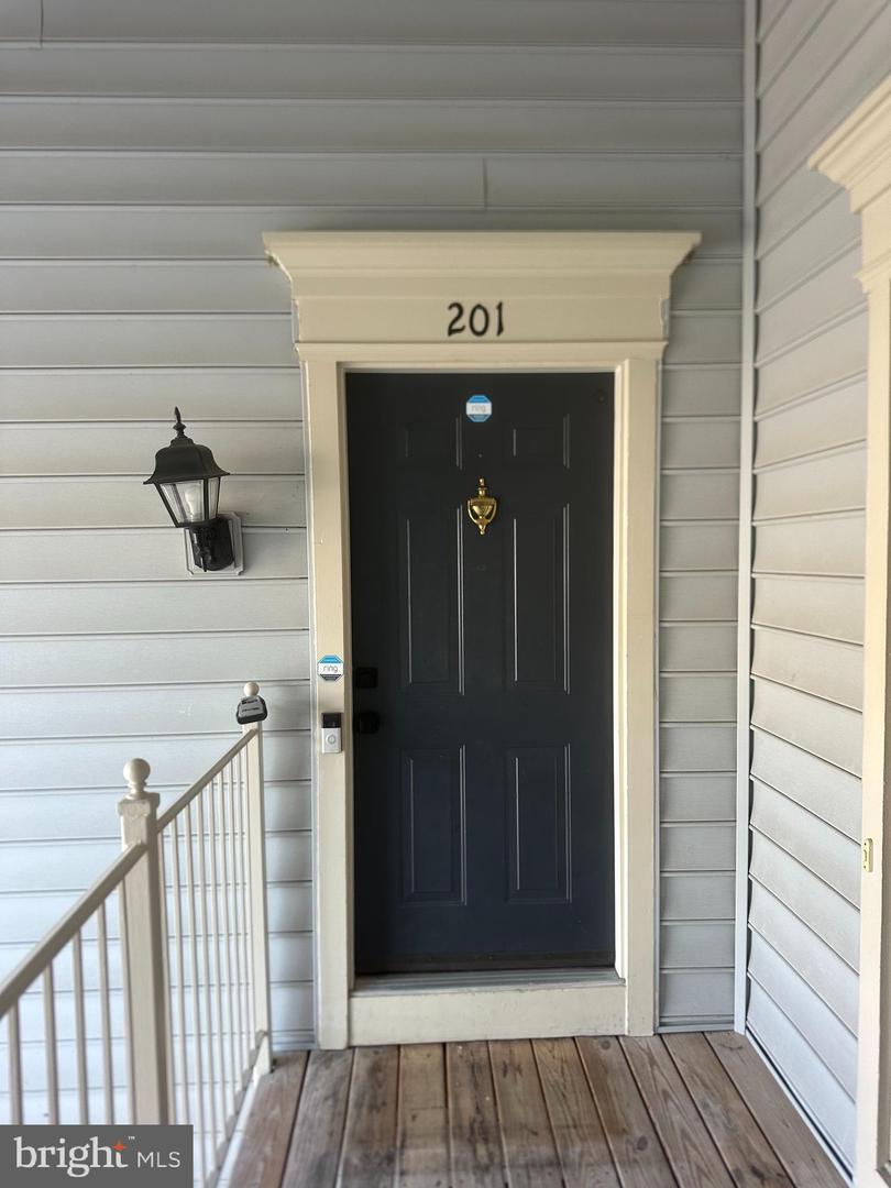 8205 CROSSBROOK CT #201, LORTON, Virginia 22079, 2 Bedrooms Bedrooms, ,1 BathroomBathrooms,Residential,For sale,8205 CROSSBROOK CT #201,VAFX2275818 MLS # VAFX2275818