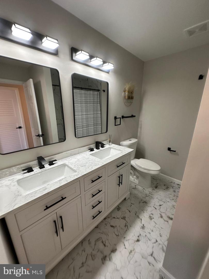 8205 CROSSBROOK CT #201, LORTON, Virginia 22079, 2 Bedrooms Bedrooms, ,1 BathroomBathrooms,Residential,For sale,8205 CROSSBROOK CT #201,VAFX2275818 MLS # VAFX2275818