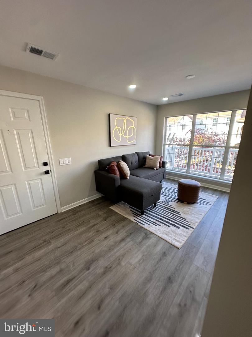 8205 CROSSBROOK CT #201, LORTON, Virginia 22079, 2 Bedrooms Bedrooms, ,1 BathroomBathrooms,Residential,For sale,8205 CROSSBROOK CT #201,VAFX2275818 MLS # VAFX2275818