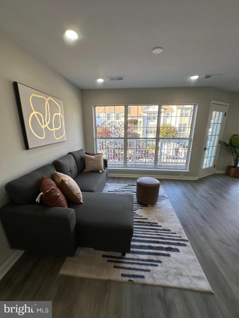 8205 CROSSBROOK CT #201, LORTON, Virginia 22079, 2 Bedrooms Bedrooms, ,1 BathroomBathrooms,Residential,For sale,8205 CROSSBROOK CT #201,VAFX2275818 MLS # VAFX2275818