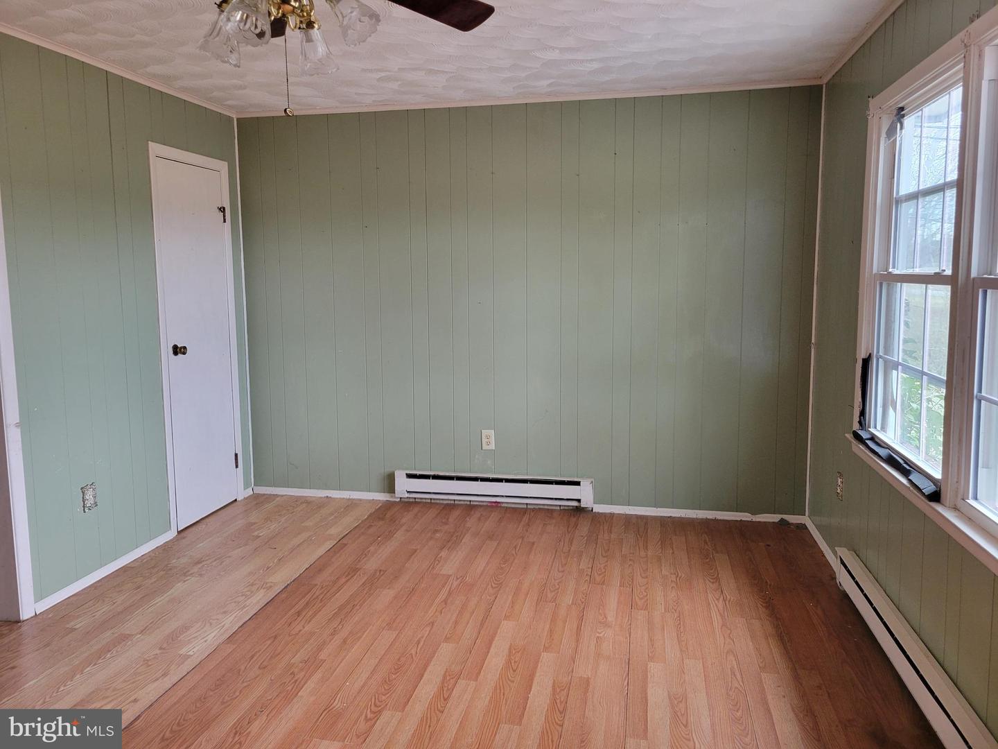 726 COURTHOUSE DR, SALUDA, Virginia 23149, 3 Bedrooms Bedrooms, 6 Rooms Rooms,1 BathroomBathrooms,Residential,For sale,726 COURTHOUSE DR,VAMX2000198 MLS # VAMX2000198 726 COURTHOUSE DR, SALUDA, Virginia 23149, 3 Bedrooms Bedrooms, 6 Rooms Rooms,1 BathroomBathrooms,Residential,For sale,726 COURTHOUSE DR,VAMX2000198 MLS # VAMX2000198