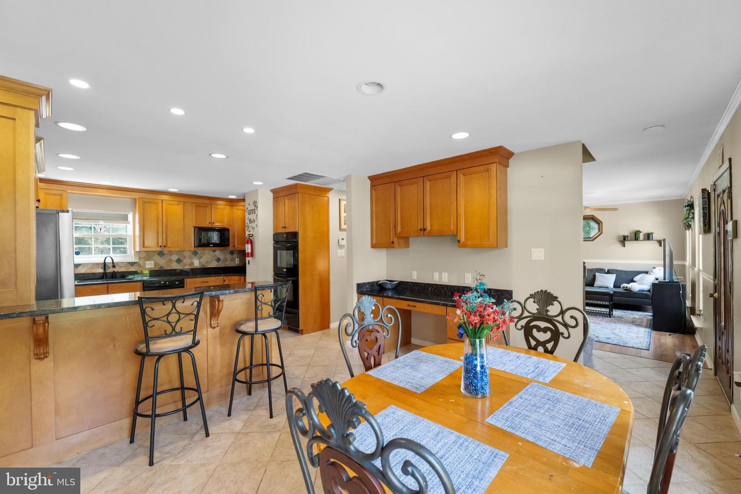 6013 PEPCO CT, WOODBRIDGE, Virginia 22193, 3 Bedrooms Bedrooms, 11 Rooms Rooms,3 BathroomsBathrooms,Residential,For sale,6013 PEPCO CT,VAPW2103144 MLS # VAPW2103144