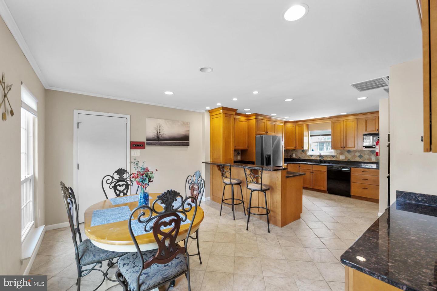 6013 PEPCO CT, WOODBRIDGE, Virginia 22193, 3 Bedrooms Bedrooms, 11 Rooms Rooms,3 BathroomsBathrooms,Residential,For sale,6013 PEPCO CT,VAPW2103144 MLS # VAPW2103144