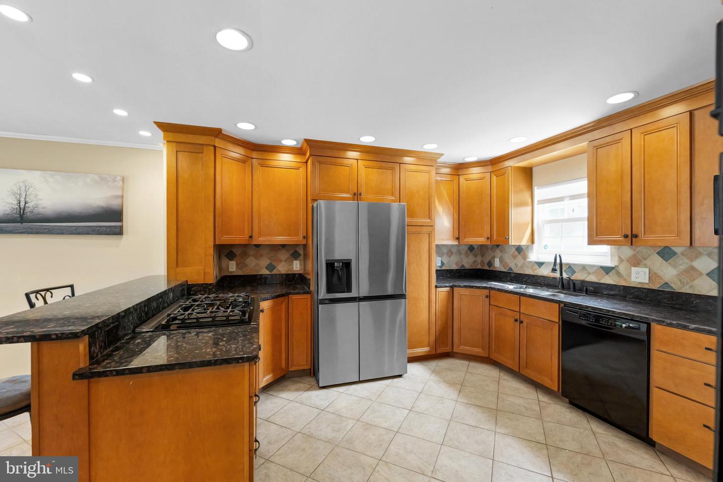 6013 PEPCO CT, WOODBRIDGE, Virginia 22193, 3 Bedrooms Bedrooms, 11 Rooms Rooms,3 BathroomsBathrooms,Residential,For sale,6013 PEPCO CT,VAPW2103144 MLS # VAPW2103144