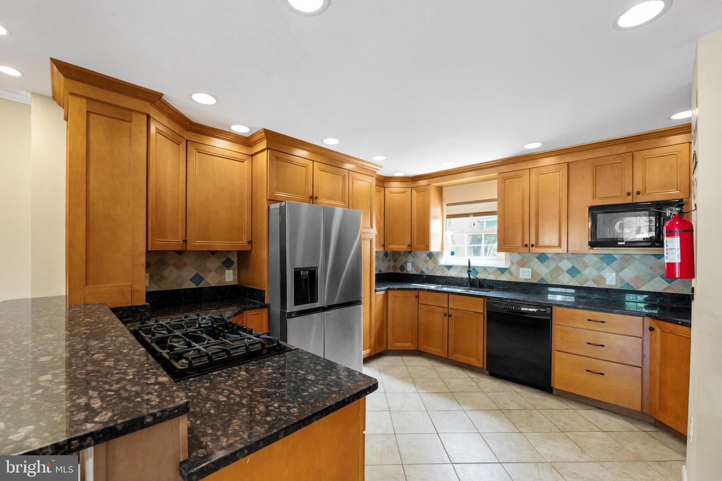 6013 PEPCO CT, WOODBRIDGE, Virginia 22193, 3 Bedrooms Bedrooms, 11 Rooms Rooms,3 BathroomsBathrooms,Residential,For sale,6013 PEPCO CT,VAPW2103144 MLS # VAPW2103144