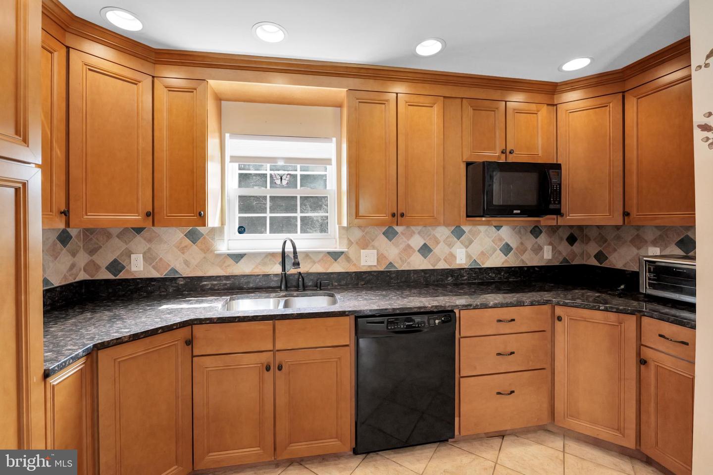 6013 PEPCO CT, WOODBRIDGE, Virginia 22193, 3 Bedrooms Bedrooms, 11 Rooms Rooms,3 BathroomsBathrooms,Residential,For sale,6013 PEPCO CT,VAPW2103144 MLS # VAPW2103144