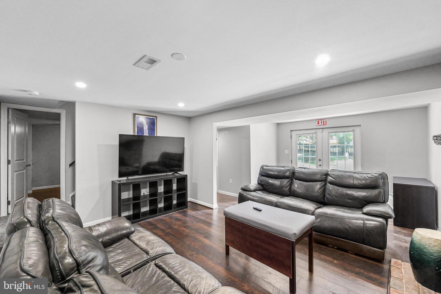 6013 PEPCO CT, WOODBRIDGE, Virginia 22193, 3 Bedrooms Bedrooms, 11 Rooms Rooms,3 BathroomsBathrooms,Residential,For sale,6013 PEPCO CT,VAPW2103144 MLS # VAPW2103144