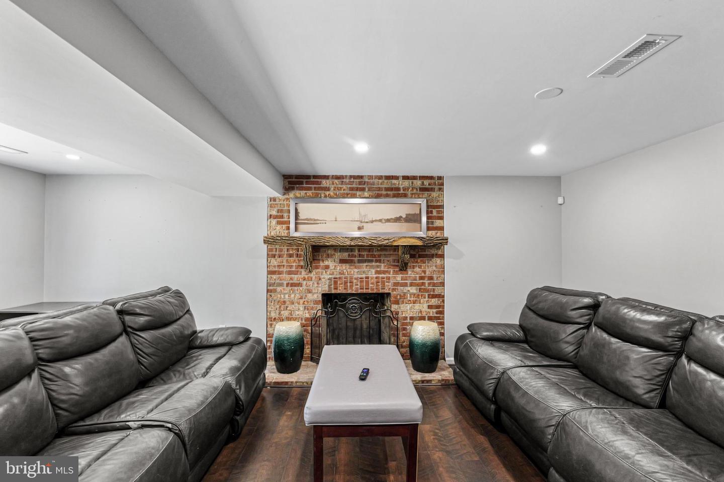 6013 PEPCO CT, WOODBRIDGE, Virginia 22193, 3 Bedrooms Bedrooms, 11 Rooms Rooms,3 BathroomsBathrooms,Residential,For sale,6013 PEPCO CT,VAPW2103144 MLS # VAPW2103144