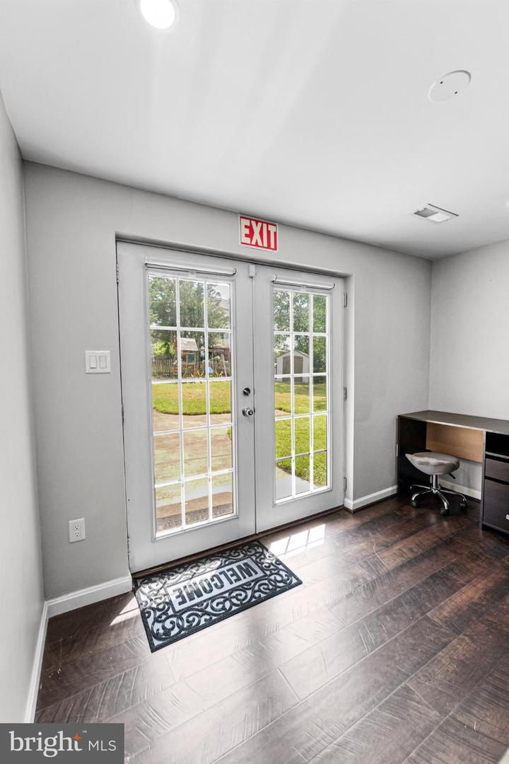 6013 PEPCO CT, WOODBRIDGE, Virginia 22193, 3 Bedrooms Bedrooms, 11 Rooms Rooms,3 BathroomsBathrooms,Residential,For sale,6013 PEPCO CT,VAPW2103144 MLS # VAPW2103144