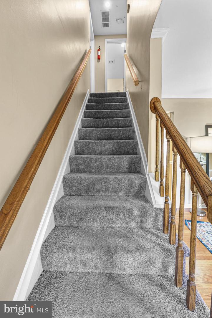 6013 PEPCO CT, WOODBRIDGE, Virginia 22193, 3 Bedrooms Bedrooms, 11 Rooms Rooms,3 BathroomsBathrooms,Residential,For sale,6013 PEPCO CT,VAPW2103144 MLS # VAPW2103144