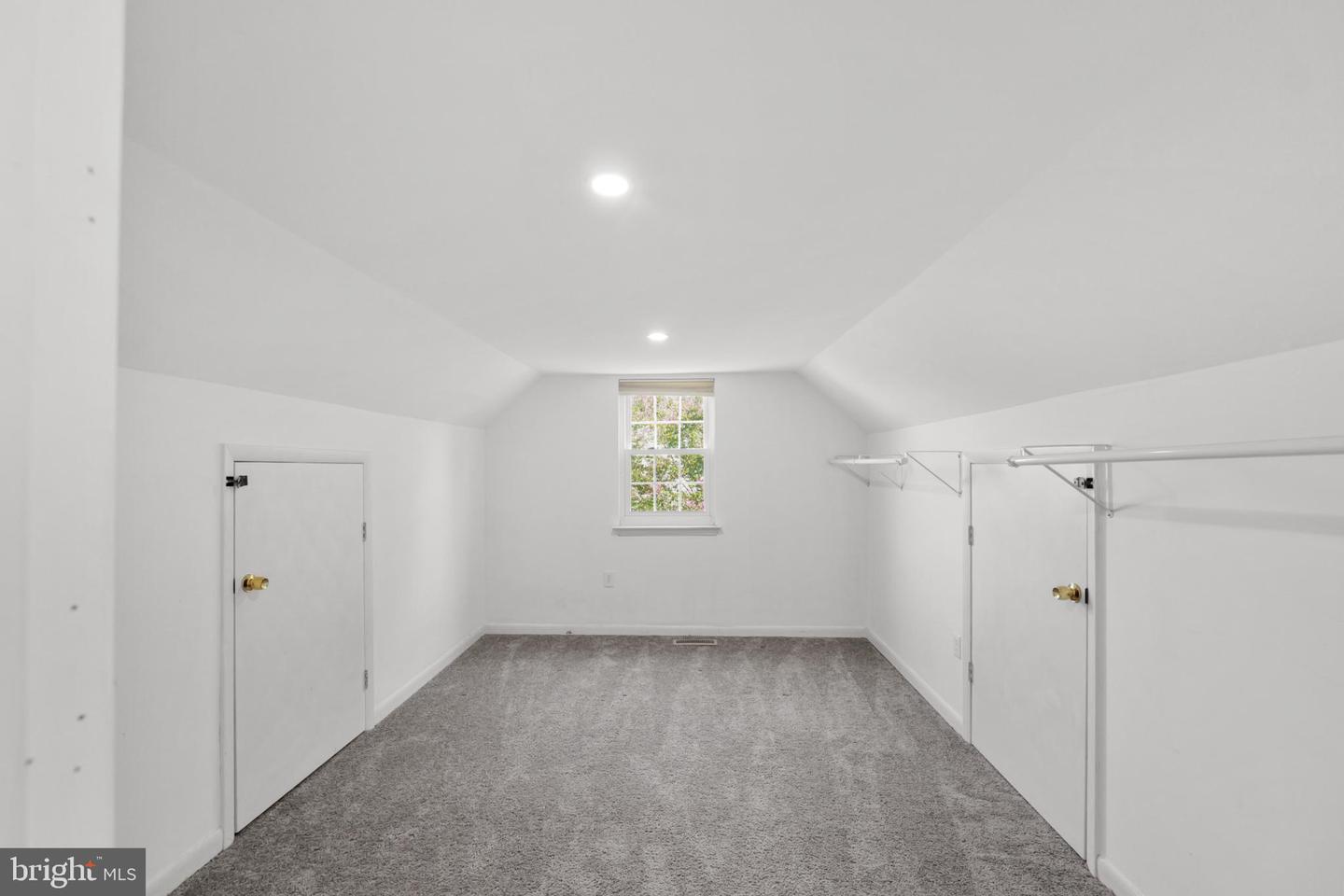 6013 PEPCO CT, WOODBRIDGE, Virginia 22193, 3 Bedrooms Bedrooms, 11 Rooms Rooms,3 BathroomsBathrooms,Residential,For sale,6013 PEPCO CT,VAPW2103144 MLS # VAPW2103144