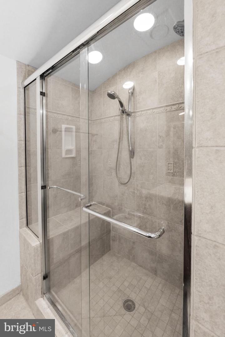 6013 PEPCO CT, WOODBRIDGE, Virginia 22193, 3 Bedrooms Bedrooms, 11 Rooms Rooms,3 BathroomsBathrooms,Residential,For sale,6013 PEPCO CT,VAPW2103144 MLS # VAPW2103144
