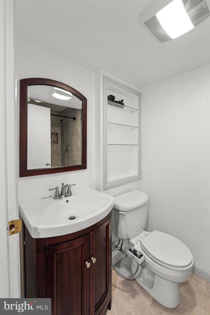 6013 PEPCO CT, WOODBRIDGE, Virginia 22193, 3 Bedrooms Bedrooms, 11 Rooms Rooms,3 BathroomsBathrooms,Residential,For sale,6013 PEPCO CT,VAPW2103144 MLS # VAPW2103144