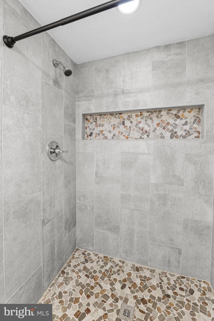 6013 PEPCO CT, WOODBRIDGE, Virginia 22193, 3 Bedrooms Bedrooms, 11 Rooms Rooms,3 BathroomsBathrooms,Residential,For sale,6013 PEPCO CT,VAPW2103144 MLS # VAPW2103144