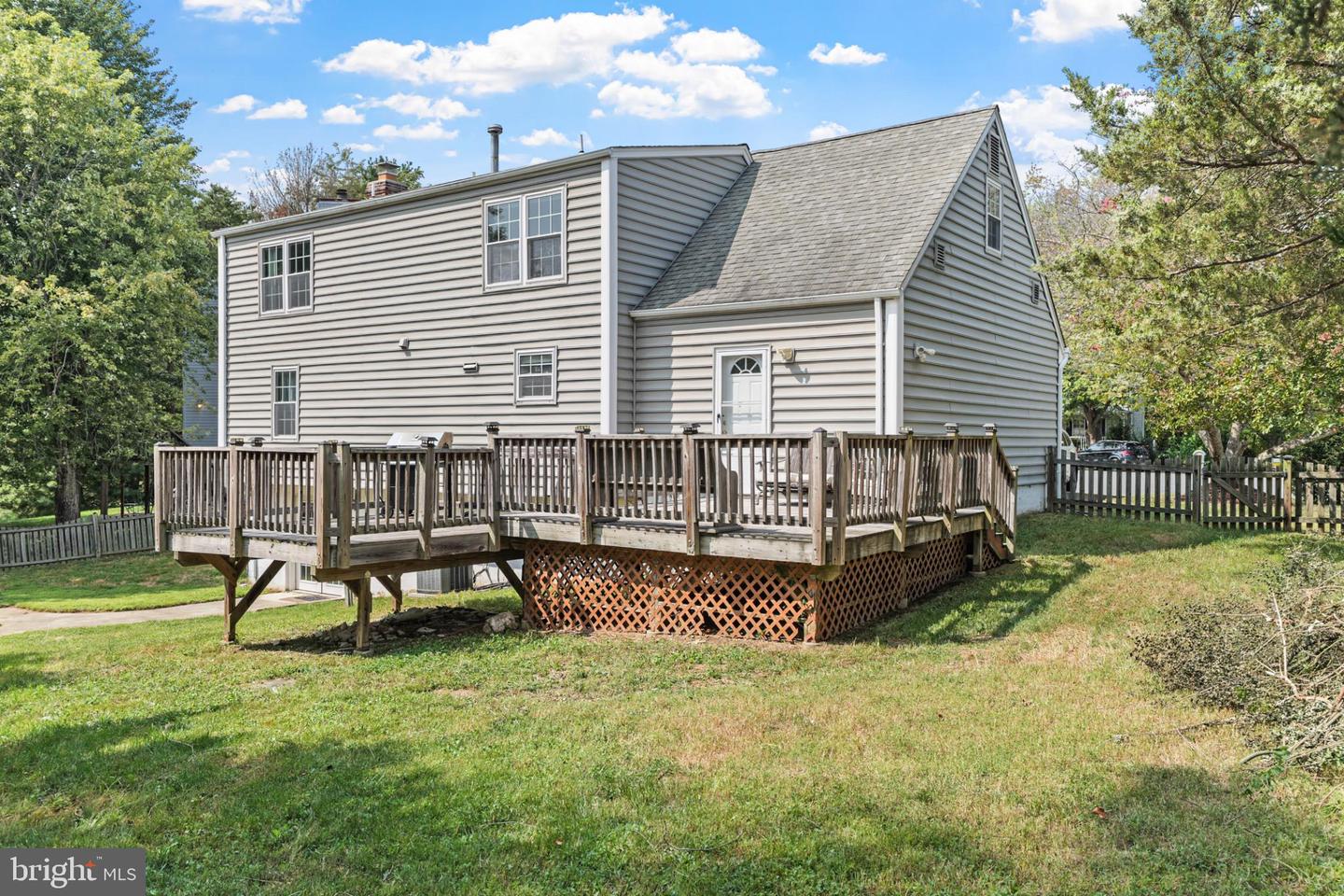 6013 PEPCO CT, WOODBRIDGE, Virginia 22193, 3 Bedrooms Bedrooms, 11 Rooms Rooms,3 BathroomsBathrooms,Residential,For sale,6013 PEPCO CT,VAPW2103144 MLS # VAPW2103144