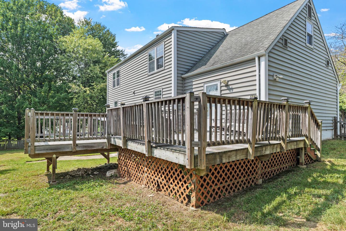 6013 PEPCO CT, WOODBRIDGE, Virginia 22193, 3 Bedrooms Bedrooms, 11 Rooms Rooms,3 BathroomsBathrooms,Residential,For sale,6013 PEPCO CT,VAPW2103144 MLS # VAPW2103144