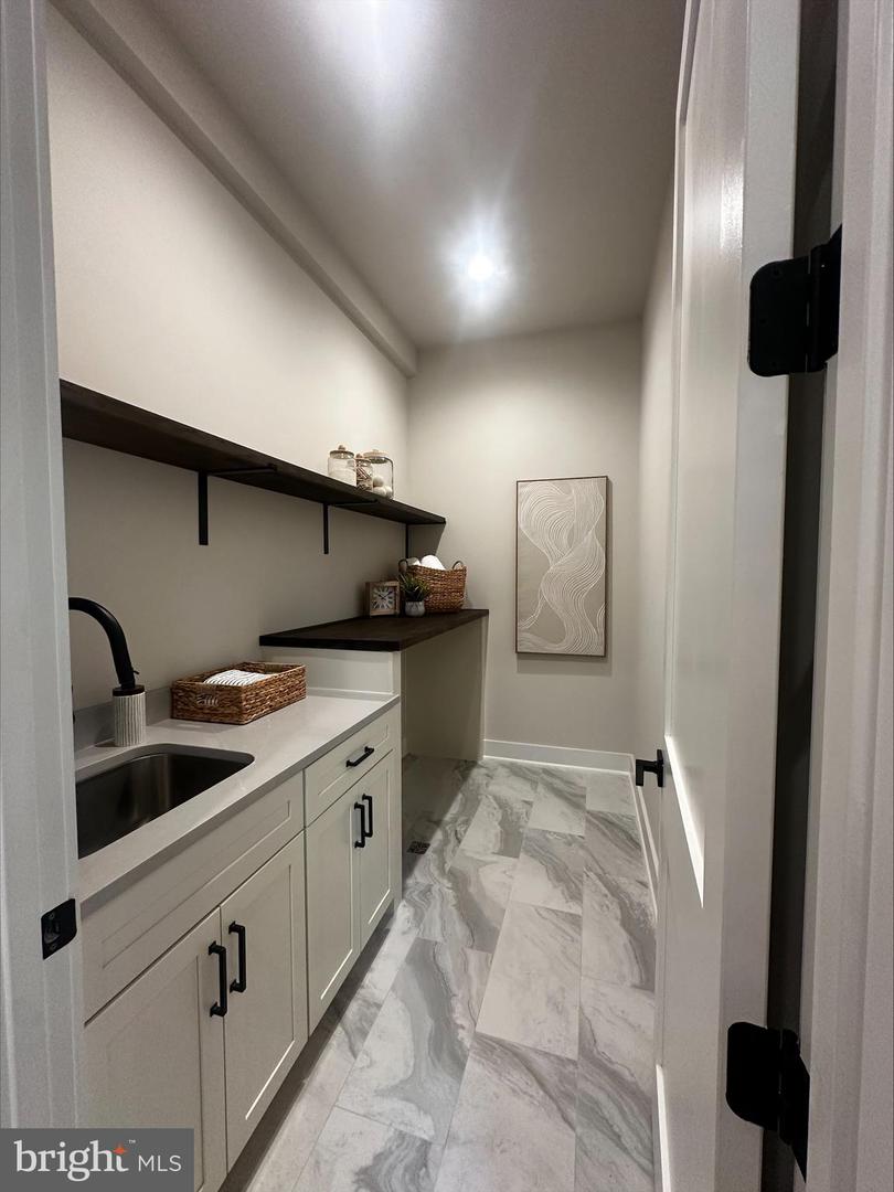 16630 DOMINION RESERVE CT, BROAD RUN, Virginia 20137, 6 Bedrooms Bedrooms, 13 Rooms Rooms,5 BathroomsBathrooms,Residential,For sale,16630 DOMINION RESERVE CT,VAPW2103810 MLS # VAPW2103810