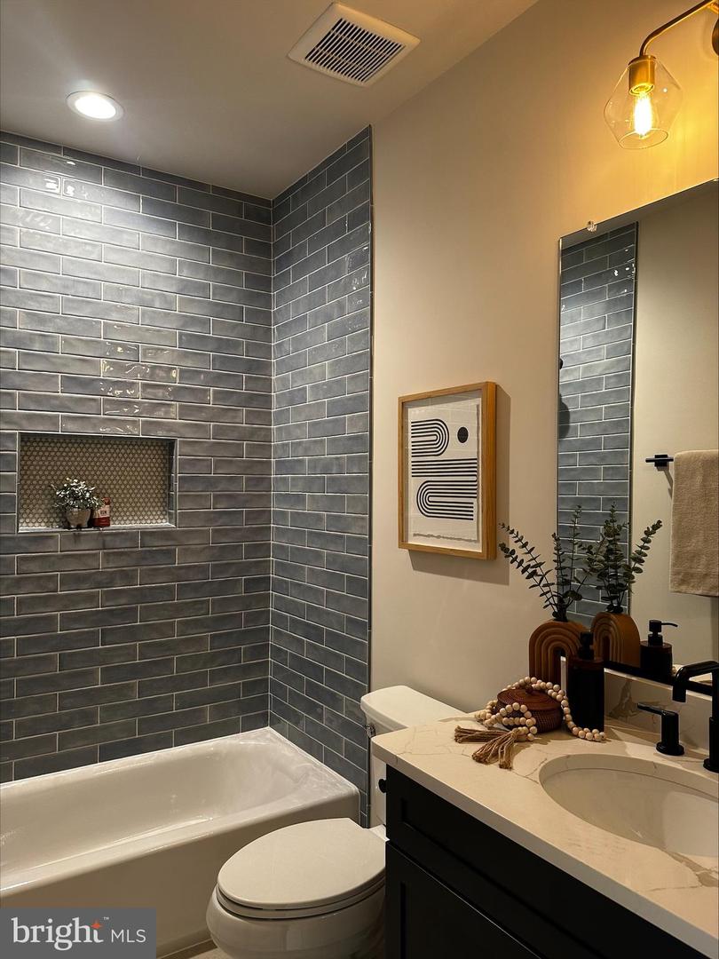 16630 DOMINION RESERVE CT, BROAD RUN, Virginia 20137, 6 Bedrooms Bedrooms, 13 Rooms Rooms,5 BathroomsBathrooms,Residential,For sale,16630 DOMINION RESERVE CT,VAPW2103810 MLS # VAPW2103810
