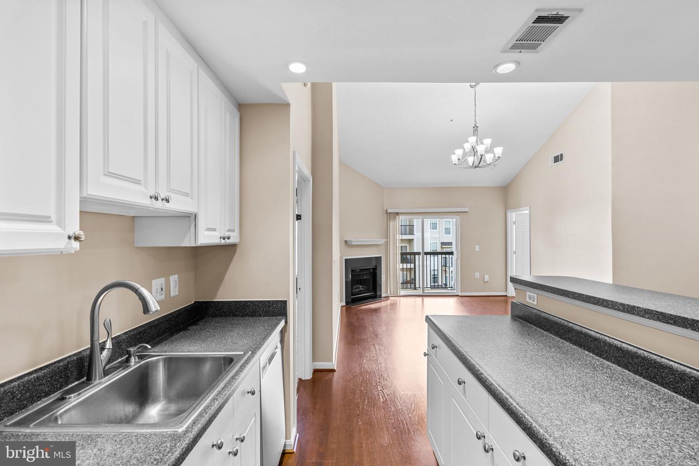 11326 ARISTOTLE DR #4-401, FAIRFAX, Virginia 22030, 2 Bedrooms Bedrooms, ,2 BathroomsBathrooms,Residential,For sale,11326 ARISTOTLE DR #4-401,VAFX2268860 MLS # VAFX2268860 11326 ARISTOTLE DR #4-401, FAIRFAX, Virginia 22030, 2 Bedrooms Bedrooms, ,2 BathroomsBathrooms,Residential,For sale,11326 ARISTOTLE DR #4-401,VAFX2268860 MLS # VAFX2268860