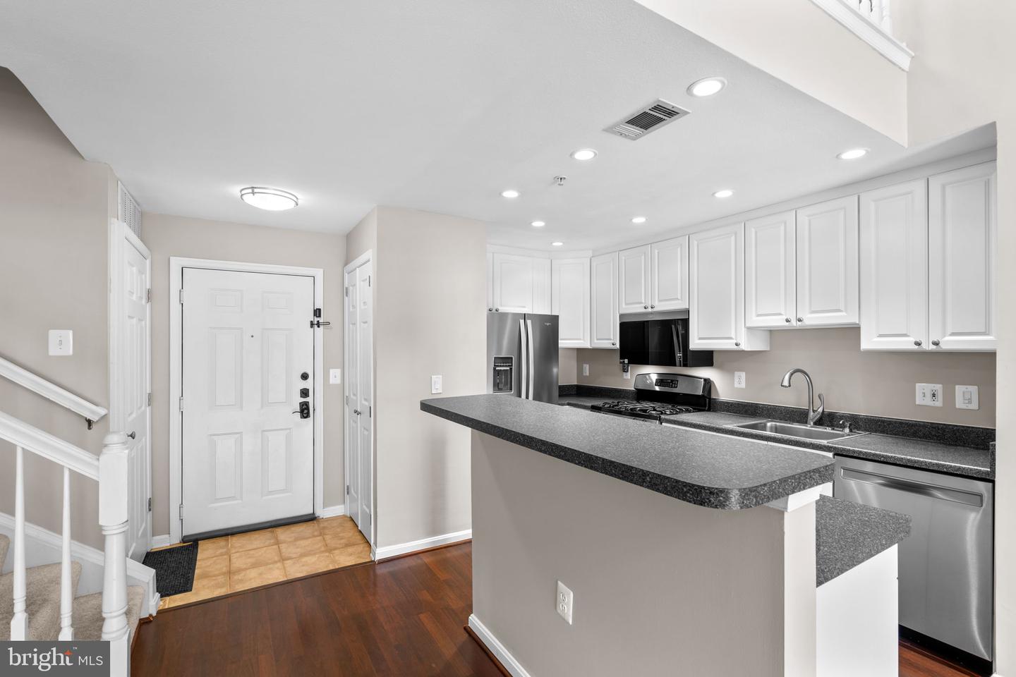 11326 ARISTOTLE DR #4-401, FAIRFAX, Virginia 22030, 2 Bedrooms Bedrooms, ,2 BathroomsBathrooms,Residential,For sale,11326 ARISTOTLE DR #4-401,VAFX2268860 MLS # VAFX2268860 11326 ARISTOTLE DR #4-401, FAIRFAX, Virginia 22030, 2 Bedrooms Bedrooms, ,2 BathroomsBathrooms,Residential,For sale,11326 ARISTOTLE DR #4-401,VAFX2268860 MLS # VAFX2268860