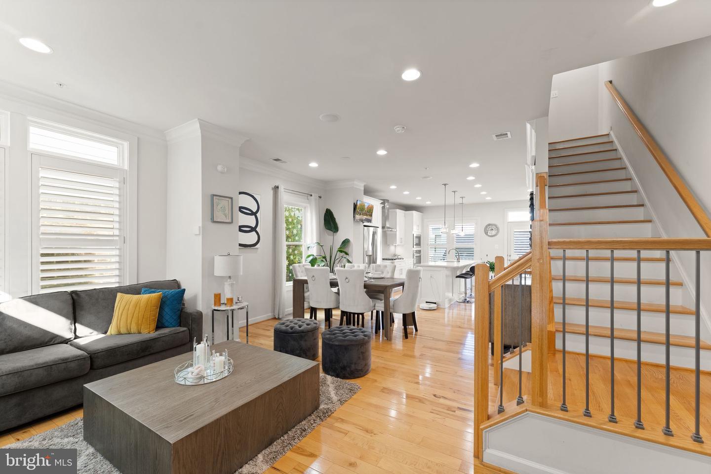 1137 S MONROE ST S, ARLINGTON, Virginia 22204, 4 Bedrooms Bedrooms, ,4 BathroomsBathrooms,Residential,For sale,1137 S MONROE ST S,VAAR2064556 MLS # VAAR2064556
