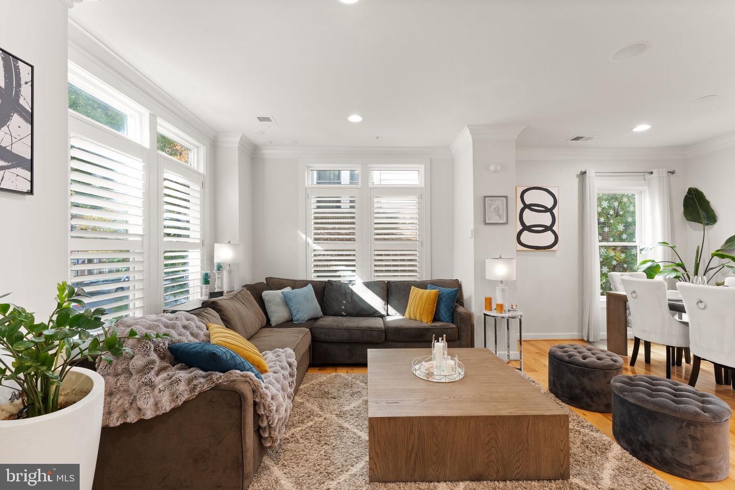 1137 S MONROE ST S, ARLINGTON, Virginia 22204, 4 Bedrooms Bedrooms, ,4 BathroomsBathrooms,Residential,For sale,1137 S MONROE ST S,VAAR2064556 MLS # VAAR2064556
