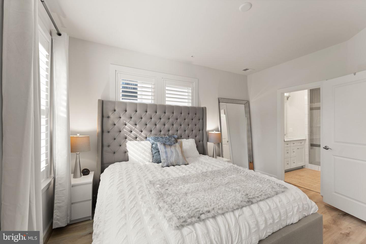 1137 S MONROE ST S, ARLINGTON, Virginia 22204, 4 Bedrooms Bedrooms, ,4 BathroomsBathrooms,Residential,For sale,1137 S MONROE ST S,VAAR2064556 MLS # VAAR2064556