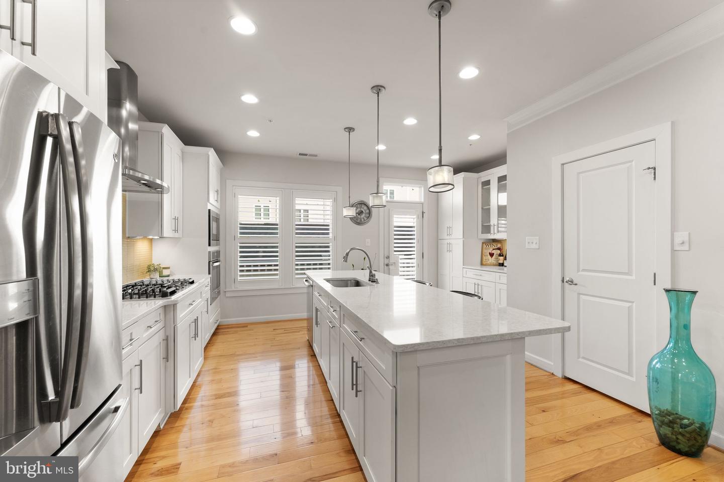 1137 S MONROE ST S, ARLINGTON, Virginia 22204, 4 Bedrooms Bedrooms, ,4 BathroomsBathrooms,Residential,For sale,1137 S MONROE ST S,VAAR2064556 MLS # VAAR2064556