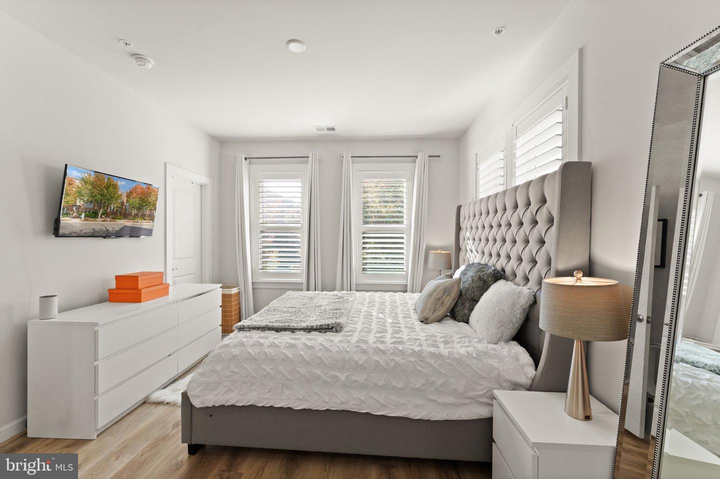 1137 S MONROE ST S, ARLINGTON, Virginia 22204, 4 Bedrooms Bedrooms, ,4 BathroomsBathrooms,Residential,For sale,1137 S MONROE ST S,VAAR2064556 MLS # VAAR2064556