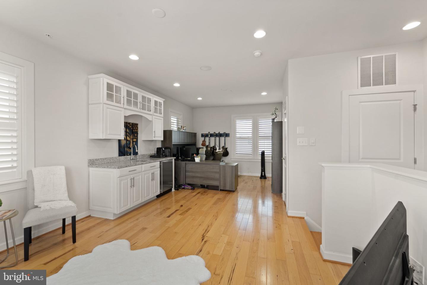 1137 S MONROE ST S, ARLINGTON, Virginia 22204, 4 Bedrooms Bedrooms, ,4 BathroomsBathrooms,Residential,For sale,1137 S MONROE ST S,VAAR2064556 MLS # VAAR2064556