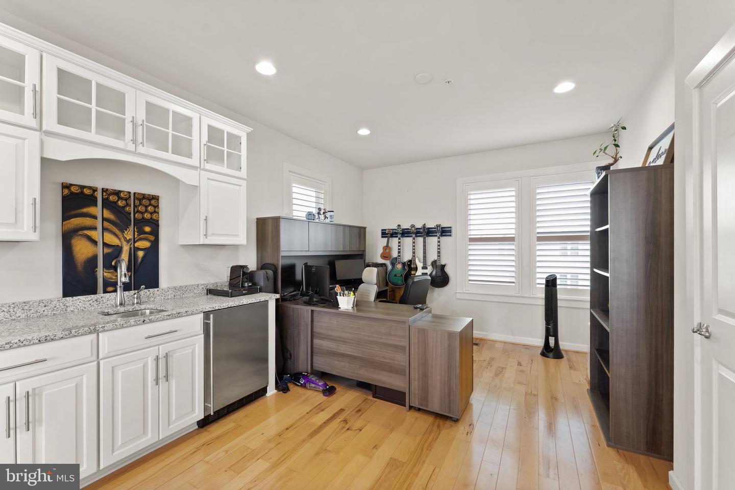 1137 S MONROE ST S, ARLINGTON, Virginia 22204, 4 Bedrooms Bedrooms, ,4 BathroomsBathrooms,Residential,For sale,1137 S MONROE ST S,VAAR2064556 MLS # VAAR2064556