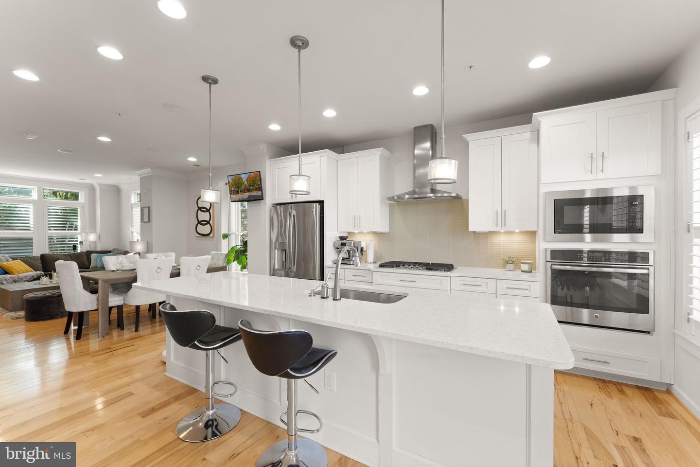 1137 S MONROE ST S, ARLINGTON, Virginia 22204, 4 Bedrooms Bedrooms, ,4 BathroomsBathrooms,Residential,For sale,1137 S MONROE ST S,VAAR2064556 MLS # VAAR2064556