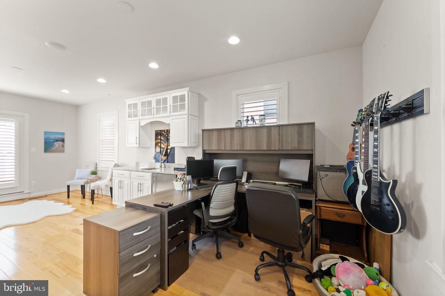 1137 S MONROE ST S, ARLINGTON, Virginia 22204, 4 Bedrooms Bedrooms, ,4 BathroomsBathrooms,Residential,For sale,1137 S MONROE ST S,VAAR2064556 MLS # VAAR2064556