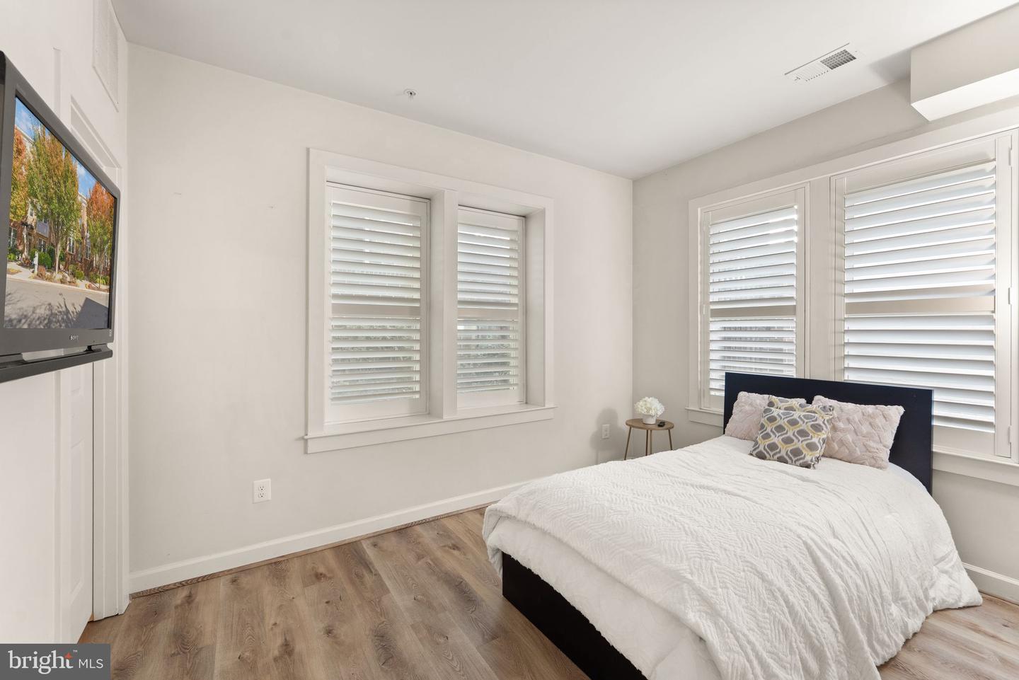 1137 S MONROE ST S, ARLINGTON, Virginia 22204, 4 Bedrooms Bedrooms, ,4 BathroomsBathrooms,Residential,For sale,1137 S MONROE ST S,VAAR2064556 MLS # VAAR2064556