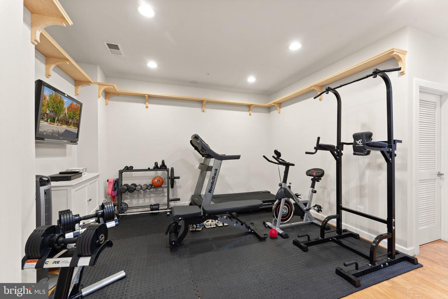 1137 S MONROE ST S, ARLINGTON, Virginia 22204, 4 Bedrooms Bedrooms, ,4 BathroomsBathrooms,Residential,For sale,1137 S MONROE ST S,VAAR2064556 MLS # VAAR2064556