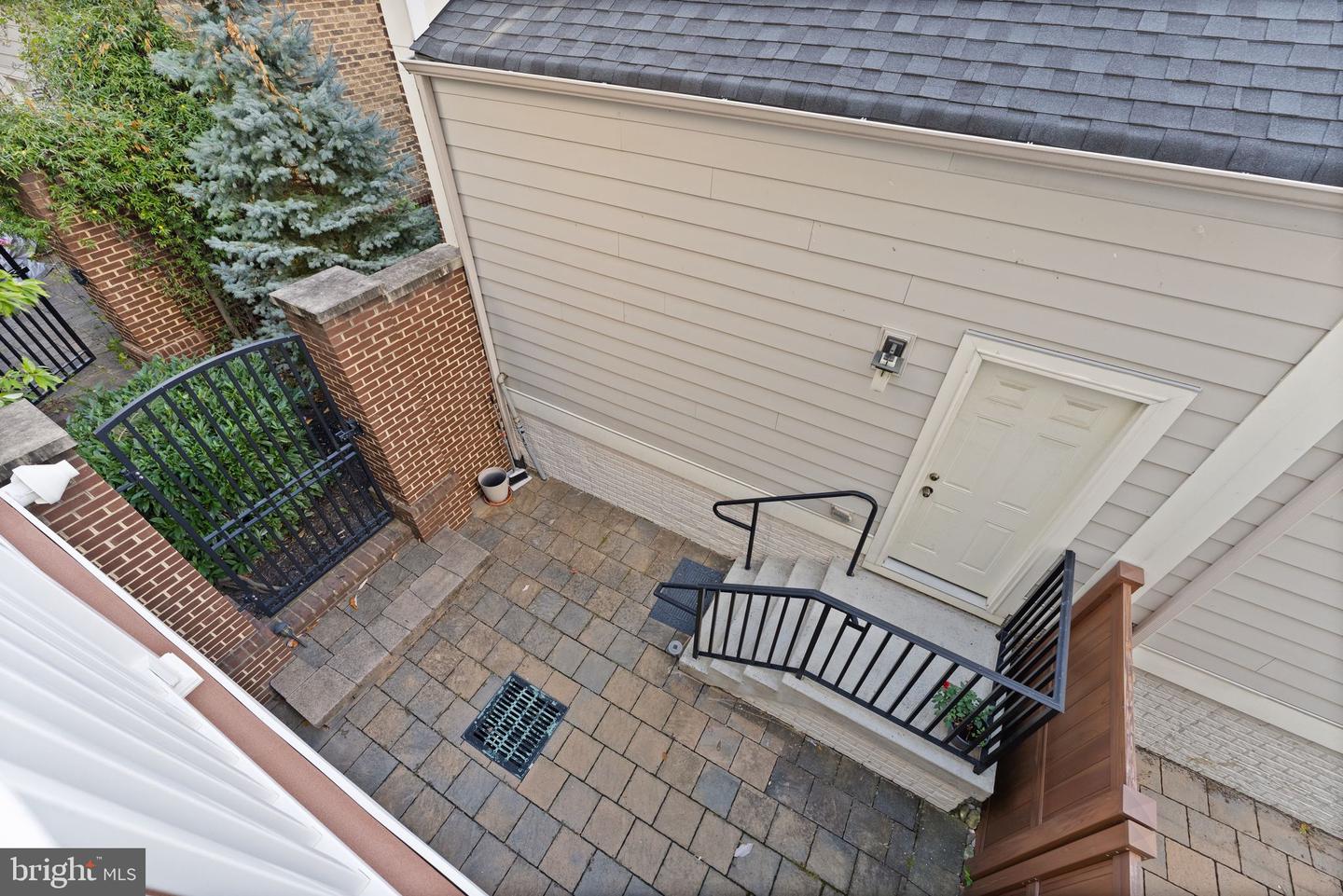 1137 S MONROE ST S, ARLINGTON, Virginia 22204, 4 Bedrooms Bedrooms, ,4 BathroomsBathrooms,Residential,For sale,1137 S MONROE ST S,VAAR2064556 MLS # VAAR2064556