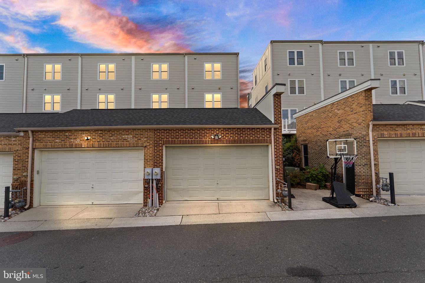 1137 S MONROE ST S, ARLINGTON, Virginia 22204, 4 Bedrooms Bedrooms, ,4 BathroomsBathrooms,Residential,For sale,1137 S MONROE ST S,VAAR2064556 MLS # VAAR2064556
