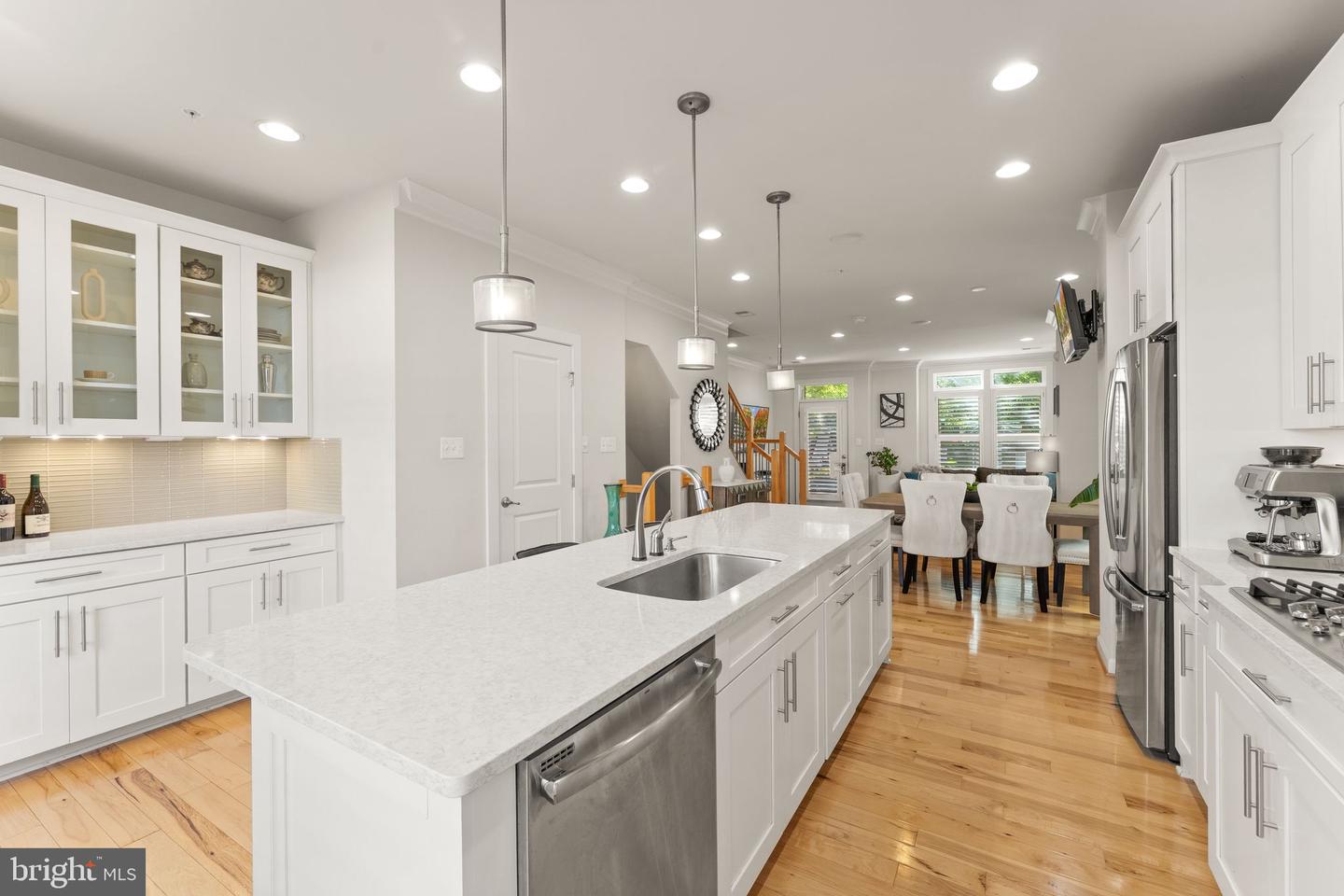 1137 S MONROE ST S, ARLINGTON, Virginia 22204, 4 Bedrooms Bedrooms, ,4 BathroomsBathrooms,Residential,For sale,1137 S MONROE ST S,VAAR2064556 MLS # VAAR2064556