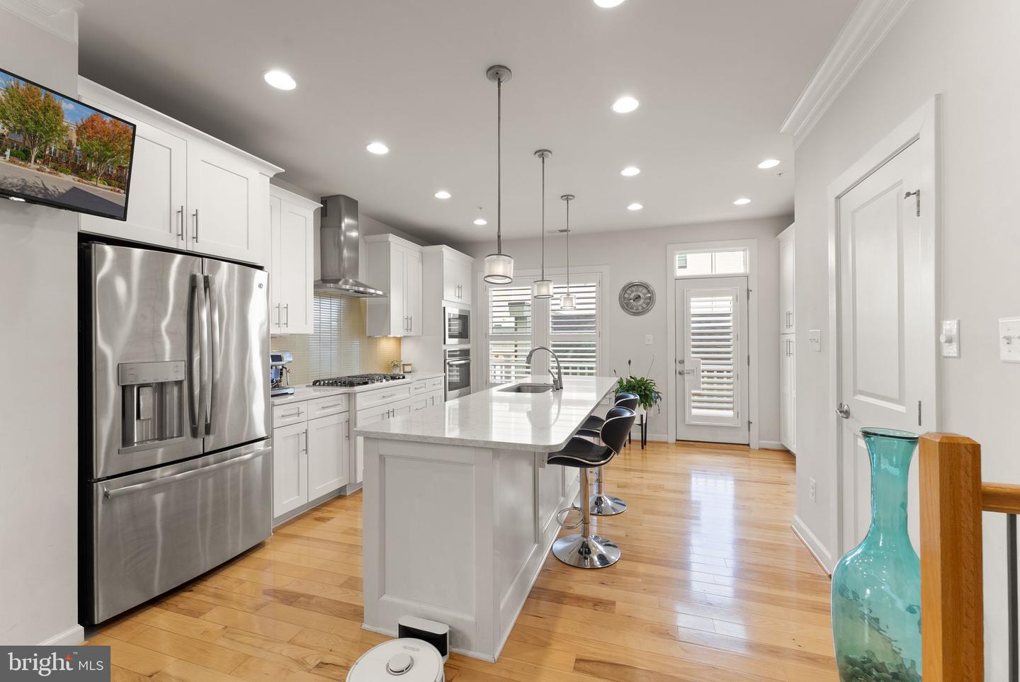 1137 S MONROE ST S, ARLINGTON, Virginia 22204, 4 Bedrooms Bedrooms, ,4 BathroomsBathrooms,Residential,For sale,1137 S MONROE ST S,VAAR2064556 MLS # VAAR2064556