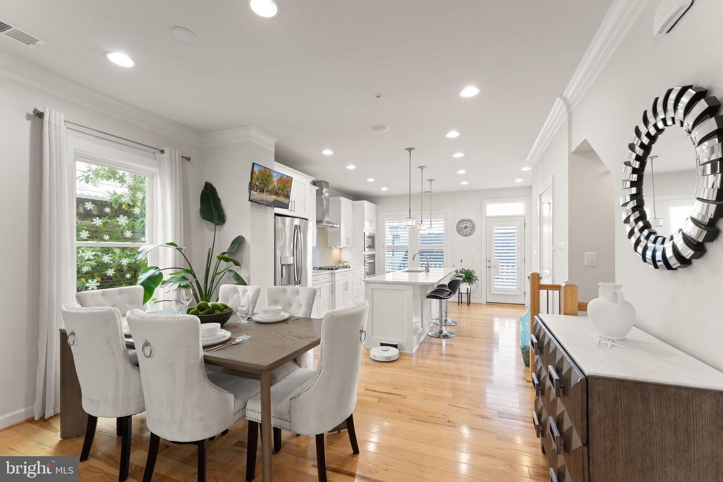 1137 S MONROE ST S, ARLINGTON, Virginia 22204, 4 Bedrooms Bedrooms, ,4 BathroomsBathrooms,Residential,For sale,1137 S MONROE ST S,VAAR2064556 MLS # VAAR2064556