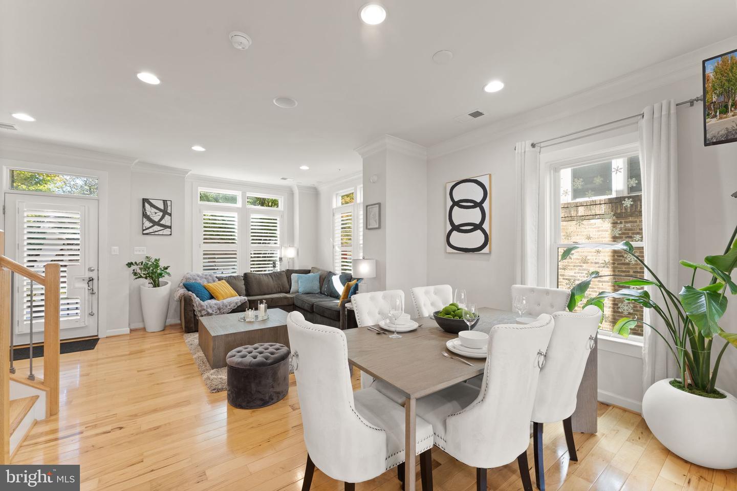 1137 S MONROE ST S, ARLINGTON, Virginia 22204, 4 Bedrooms Bedrooms, ,4 BathroomsBathrooms,Residential,For sale,1137 S MONROE ST S,VAAR2064556 MLS # VAAR2064556