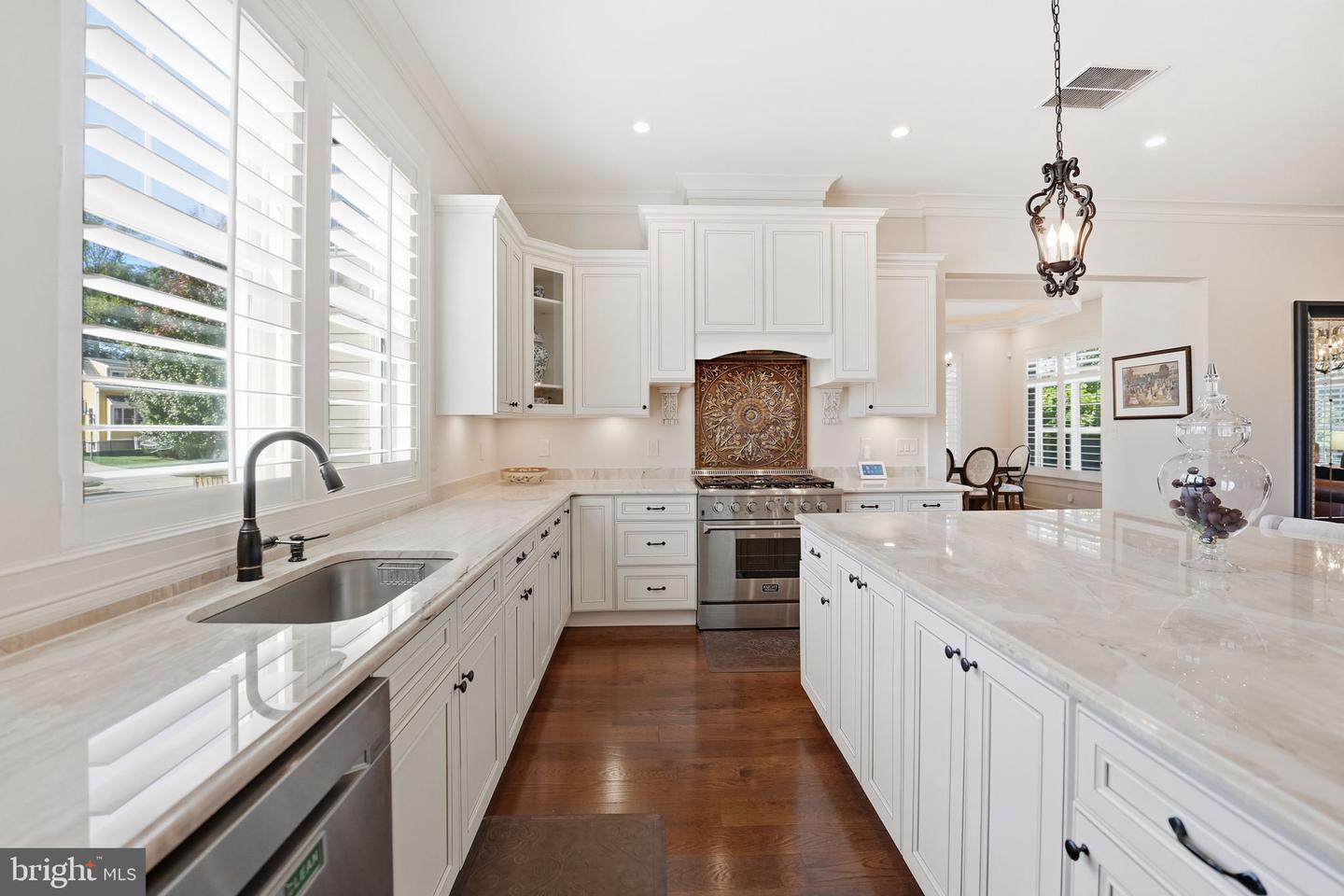 609 KINGSLEY RD SW, VIENNA, Virginia 22180, 7 Bedrooms Bedrooms, ,6 BathroomsBathrooms,Residential,For sale,609 KINGSLEY RD SW,VAFX2273262 MLS # VAFX2273262 609 KINGSLEY RD SW, VIENNA, Virginia 22180, 7 Bedrooms Bedrooms, ,6 BathroomsBathrooms,Residential,For sale,609 KINGSLEY RD SW,VAFX2273262 MLS # VAFX2273262