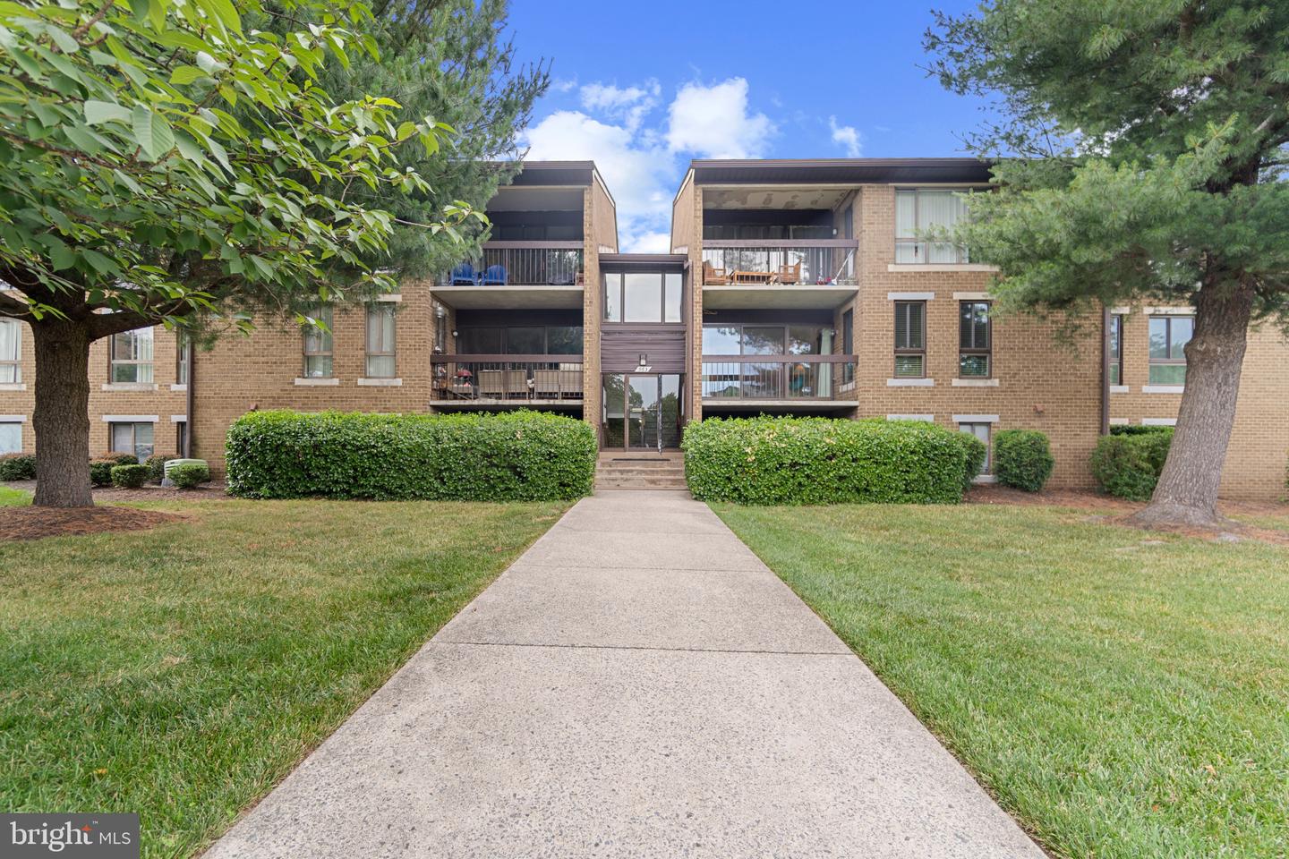 563 FLORIDA AVE #102, HERNDON, Virginia 20170, 3 Bedrooms Bedrooms, ,2 BathroomsBathrooms,Residential,For sale,563 FLORIDA AVE #102,VAFX2273936 MLS # VAFX2273936 563 FLORIDA AVE #102, HERNDON, Virginia 20170, 3 Bedrooms Bedrooms, ,2 BathroomsBathrooms,Residential,For sale,563 FLORIDA AVE #102,VAFX2273936 MLS # VAFX2273936