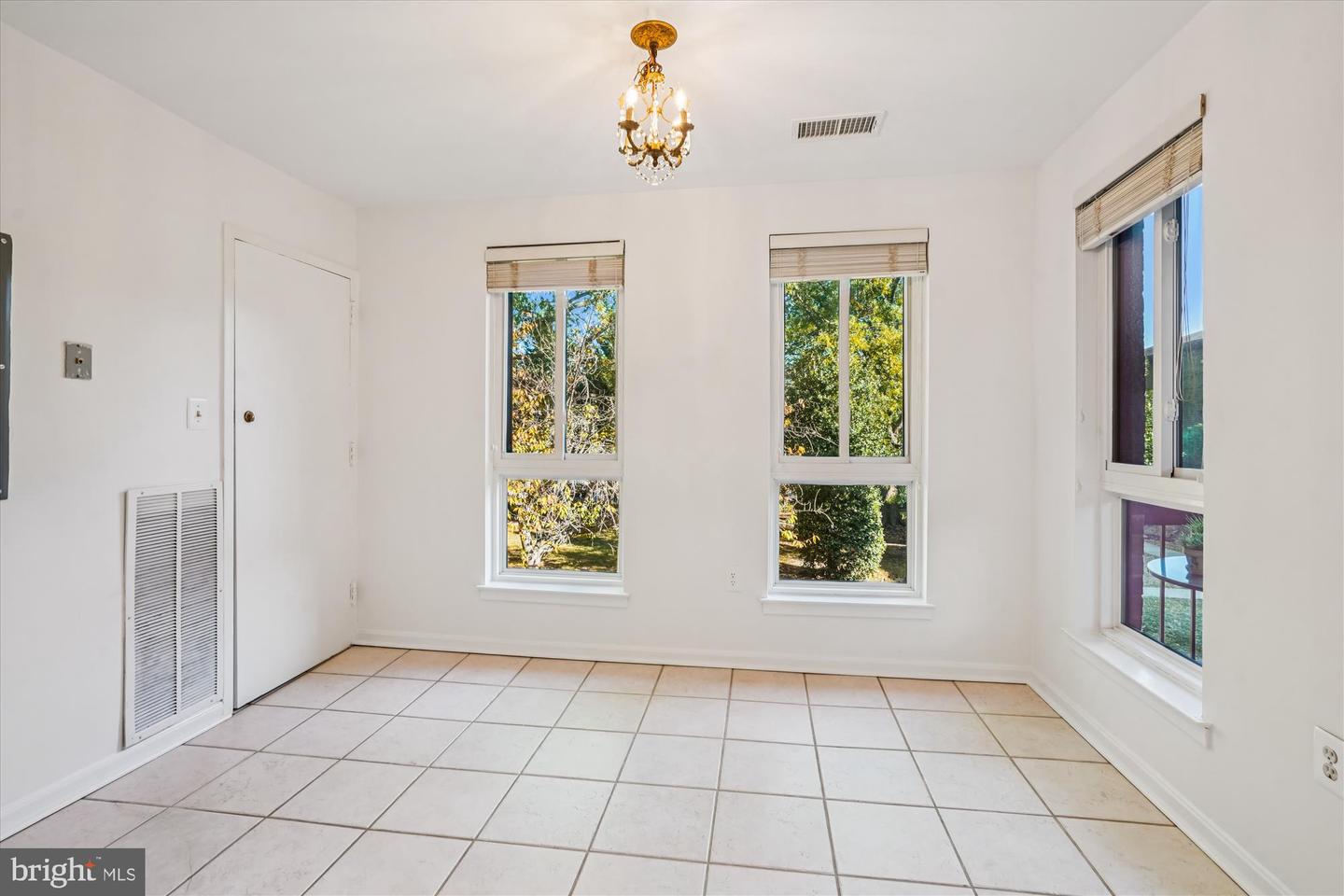 563 FLORIDA AVE #102, HERNDON, Virginia 20170, 3 Bedrooms Bedrooms, ,2 BathroomsBathrooms,Residential,For sale,563 FLORIDA AVE #102,VAFX2273936 MLS # VAFX2273936 563 FLORIDA AVE #102, HERNDON, Virginia 20170, 3 Bedrooms Bedrooms, ,2 BathroomsBathrooms,Residential,For sale,563 FLORIDA AVE #102,VAFX2273936 MLS # VAFX2273936